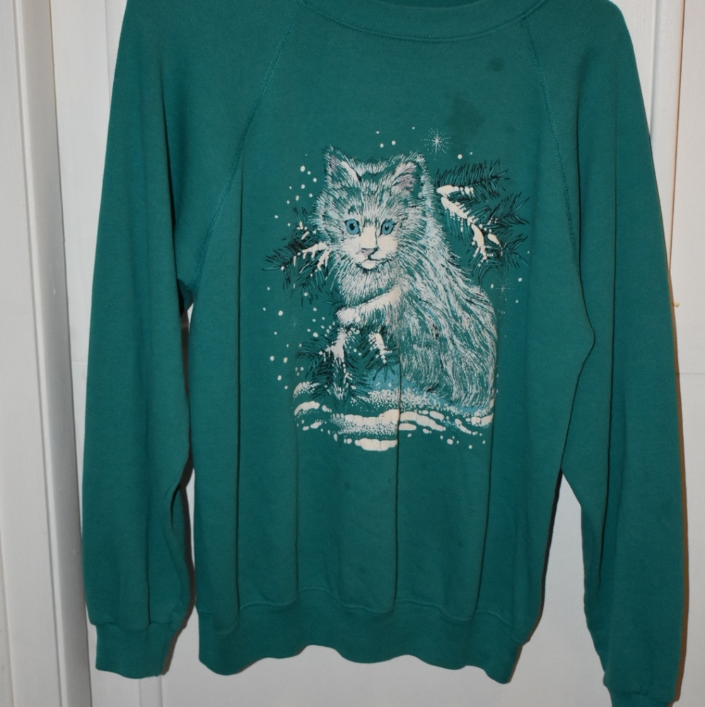 Reposhing vintage winter kitty sweatshirt